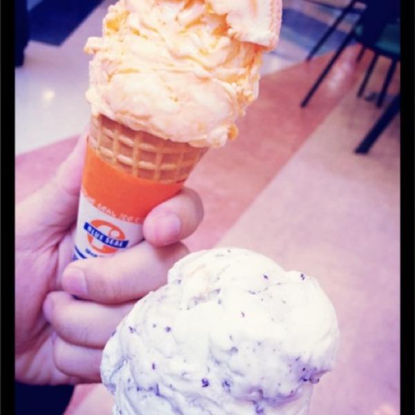 Photo taken at イオン 具志川店 by のんこ on 5/12/2012