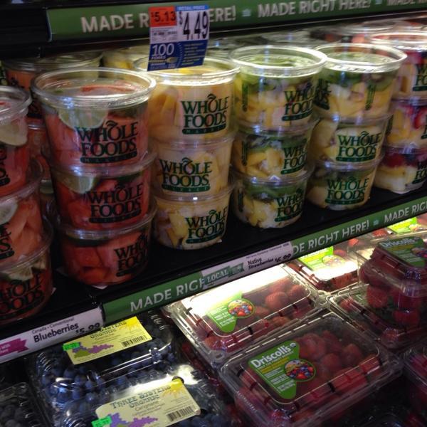 Photo taken at Whole Foods Market by Patrick H. on 10/5/2013-麻萨诸塞州萨默威尔灯塔街45号 Photo taken at Whole Foods Market by Patrick H. on 10/5/2013