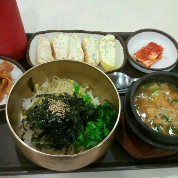 Photo taken at 홈플러스 (Home plus) by Michel Seong-Yong C. on 8/14/2011