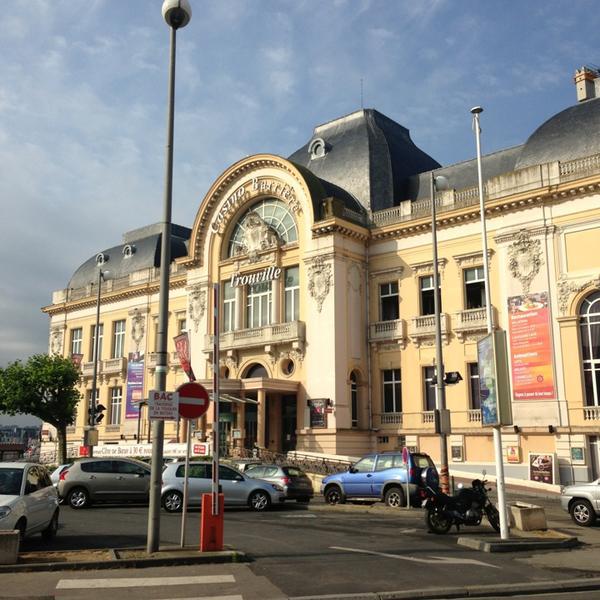 Photo taken at Casino Barrière de Trouville by Jm K. on 7/24/2013-法国下诺曼底滨海特鲁维尔福煦元帅广场 Photo taken at Casino Barrière de Trouville by Jm K. on 7/24/2013