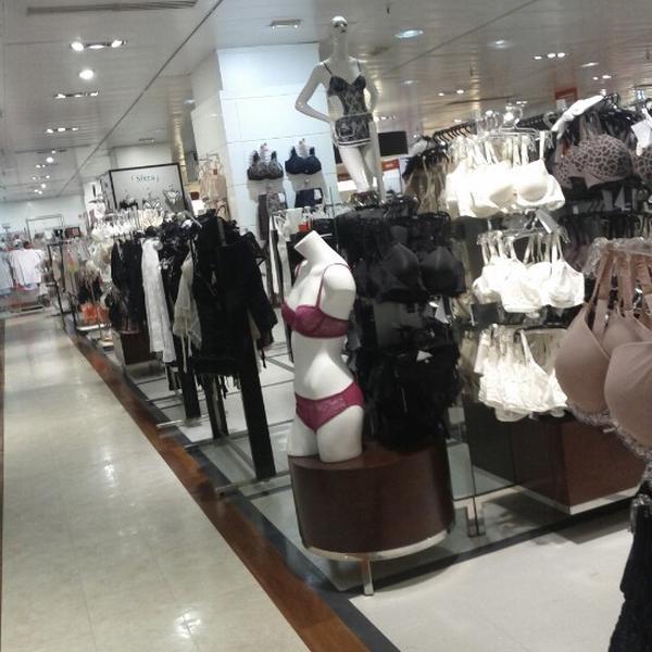 Photo taken at El Corte Inglés by Samsa P. on 7/17/2012