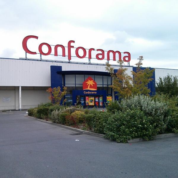 Photo taken at Conforama by s a. on 9/12/2013