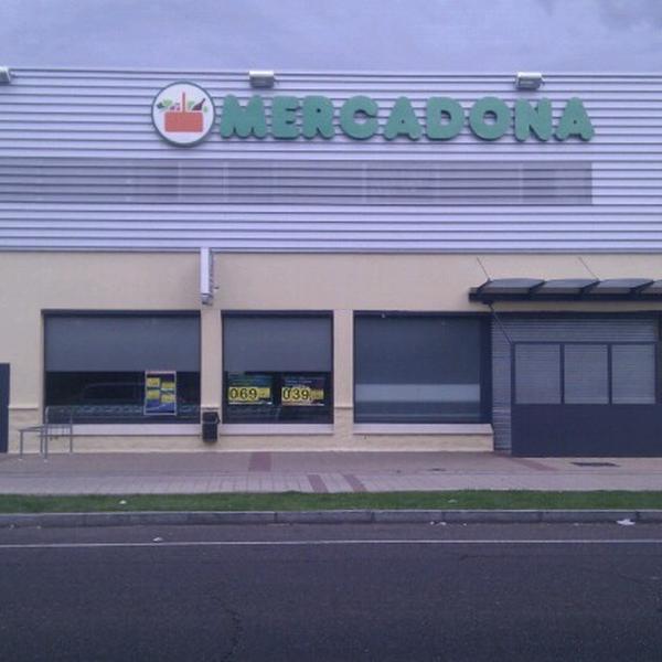 Photo taken at Mercadona by Ces A. on 8/5/2012
