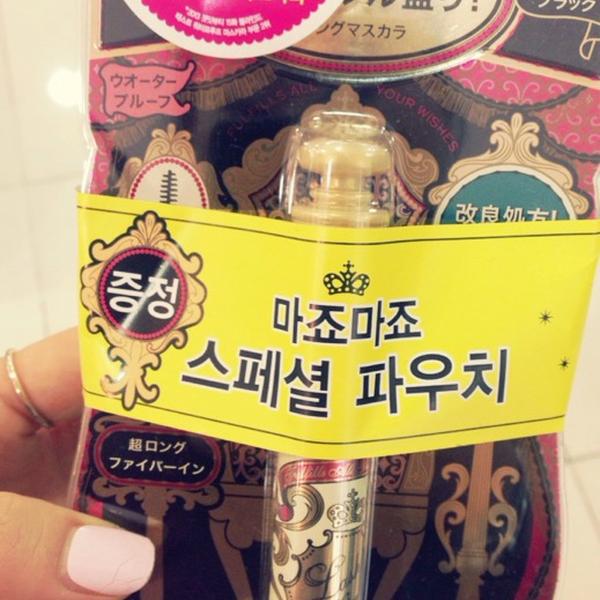 Photo taken at 올리브영 (OLIVE YOUNG) by 살찐고양이 미. on 11/11/2014