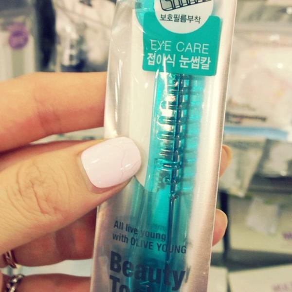 Photo taken at 올리브영 (OLIVE YOUNG) by 살찐고양이 미. on 11/11/2014