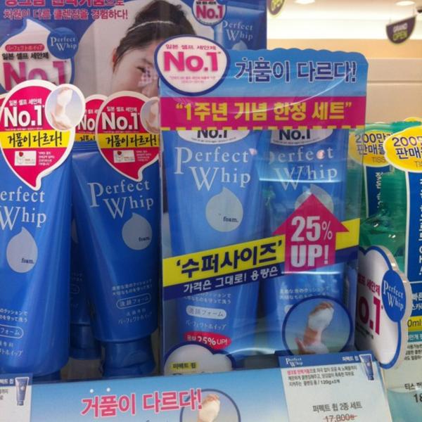 Photo taken at 올리브영 (OLIVE YOUNG) by Trifectainvest on 6/24/2012