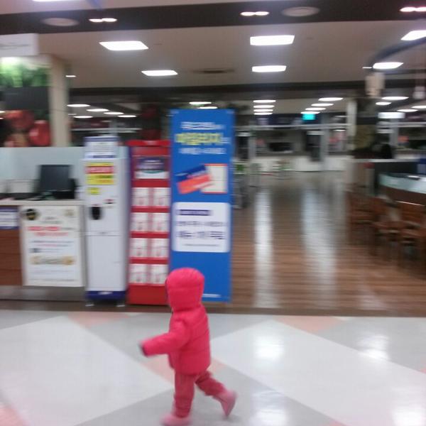 Photo taken at 홈플러스 (Home Plus) by Yongho L. on 12/2/2013-釜山市海云台区海云台海边路140号(海云台店) Photo taken at 홈플러스 (Home Plus) by Yongho L. on 12/2/2013