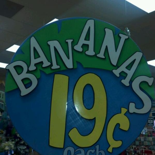 Photo taken at Trader Joe's by Melissa S. on 12/16/2011-美国加利福尼亚州皮诺尔谷路2742 Photo taken at Trader Joe's by Melissa S. on 12/16/2011