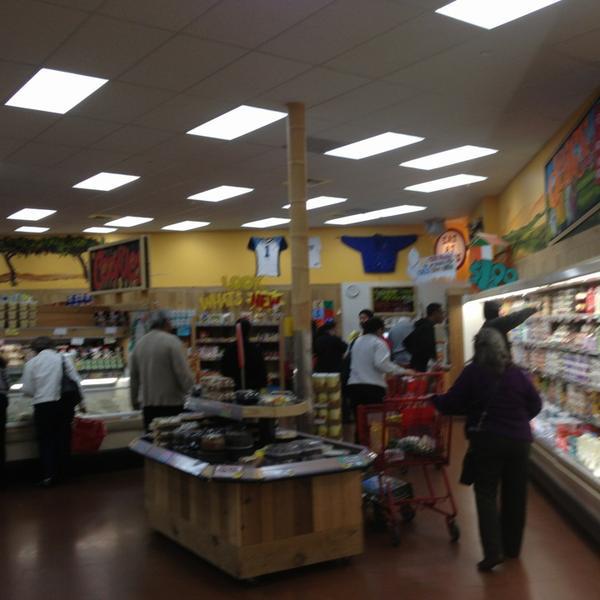 Photo taken at Trader Joe's by Wesley C. on 3/4/2013-美国加利福尼亚州皮诺尔谷路2742 Photo taken at Trader Joe's by Wesley C. on 3/4/2013