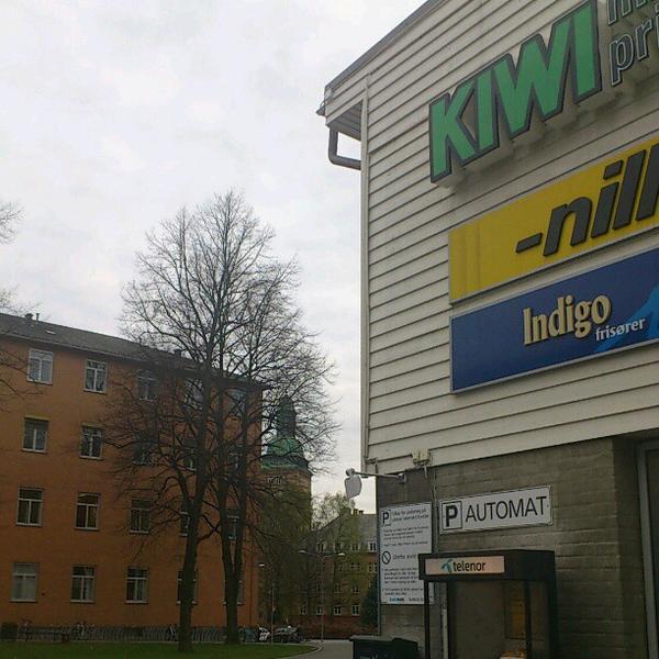 Photo taken at Kiwi by Jon A. on 4/30/2012