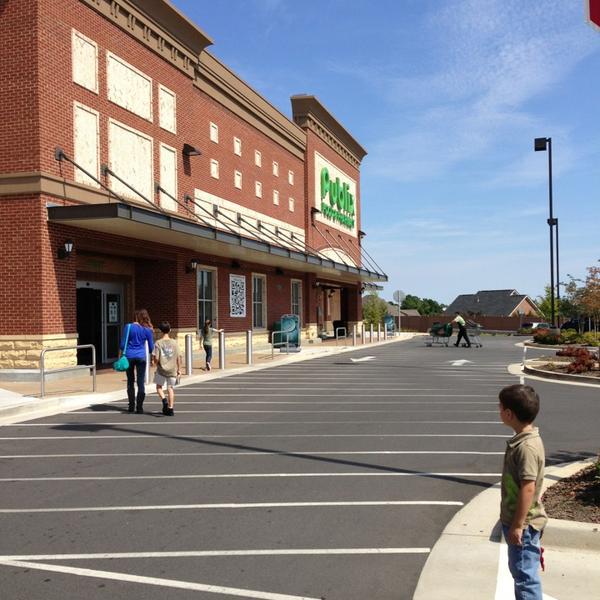 Photo taken at Publix by Laurie P. on 9/18/2013