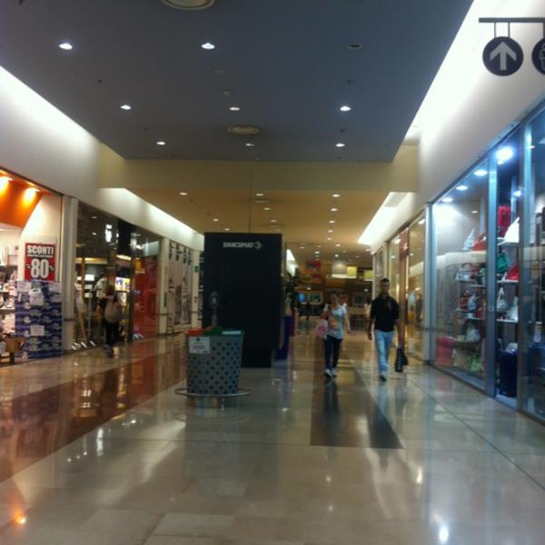 Photo taken at Centro Commerciale Auchan by Chewbe D. on 6/8/2012-意大利伦巴第奇尼塞洛巴尔萨莫潘菲洛卡斯塔尔迪路5 Photo taken at Centro Commerciale Auchan by Chewbe D. on 6/8/2012