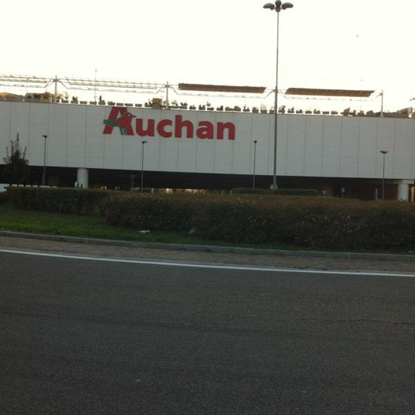 Photo taken at Centro Commerciale Auchan by Claudio C. on 9/29/2012-意大利伦巴第奇尼塞洛巴尔萨莫潘菲洛卡斯塔尔迪路5 Photo taken at Centro Commerciale Auchan by Claudio C. on 9/29/2012
