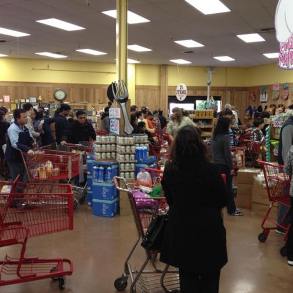 Photo taken at Trader Joe's by Andy P. on 3/25/2012-美国加利福尼亚州费利蒙淘金路39324 Photo taken at Trader Joe's by Andy P. on 3/25/2012