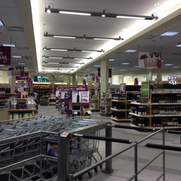 Photo taken at LCBO by Jaime M. on 5/26/2012-加拿大多伦多国会街222 Photo taken at LCBO by Jaime M. on 5/26/2012