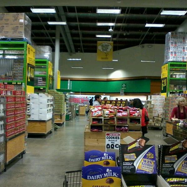 Photo taken at PAK'nSAVE by Erueti B. on 5/14/2013