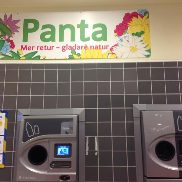 Photo taken at ICA Malmborgs, Limhamn by Claus C. on 9/6/2013-瑞典斯科讷省马尔默林尼路48号 Photo taken at ICA Malmborgs, Limhamn by Claus C. on 9/6/2013