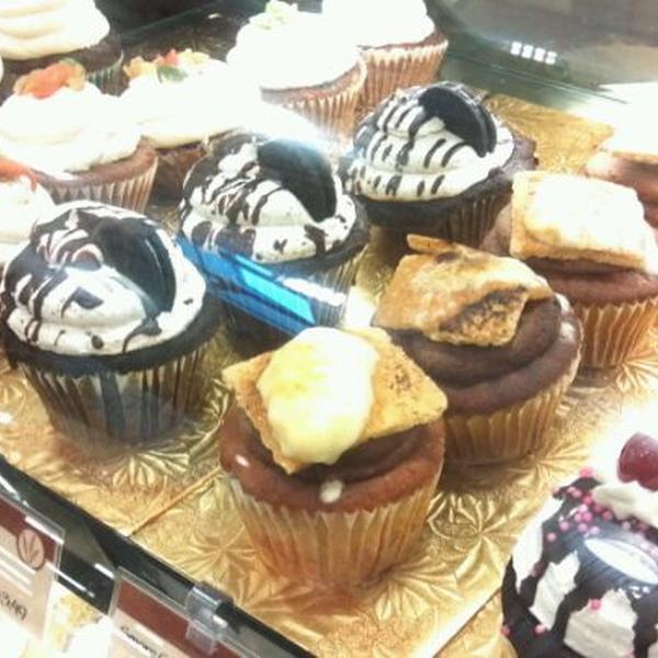 Photo taken at Whole Foods Market by Gary M. on 9/10/2011-佛罗里达州杰克逊维尔圣何塞大道10601 Photo taken at Whole Foods Market by Gary M. on 9/10/2011