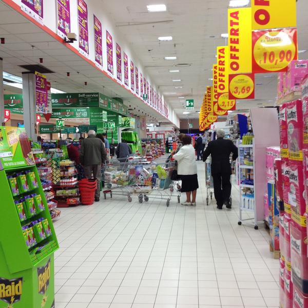 Photo taken at Auchan by Marco F. on 4/26/2013-意大利威尼托布索伦戈费尔里那 Photo taken at Auchan by Marco F. on 4/26/2013