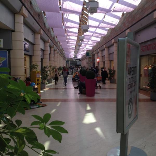 Photo taken at Auchan by Daniele P. on 4/12/2012-意大利威尼托布索伦戈费尔里那 Photo taken at Auchan by Daniele P. on 4/12/2012