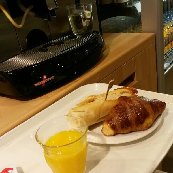 Photo taken at HEMA by Leen B. on 12/23/2014-荷兰南荷兰省鹿特丹市中心广场2号 Photo taken at HEMA by Leen B. on 12/23/2014