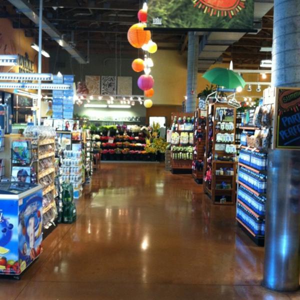 Photo taken at Whole Foods Market by PRAY on 7/12/2012-佐治亚州亚特兰大650庞塞·德莱昂大道东北650 Photo taken at Whole Foods Market by PRAY on 7/12/2012