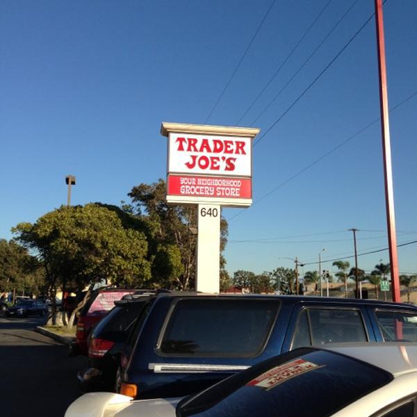 Photo taken at Trader Joe's by Jennuh on 11/12/2012-美国加利福尼亚州科斯塔梅萨波莫纳大道640 Photo taken at Trader Joe's by Jennuh on 11/12/2012