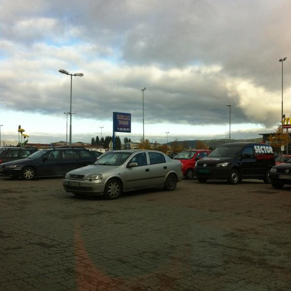 Photo taken at Rema 1000 by Kjell H. on 10/11/2012