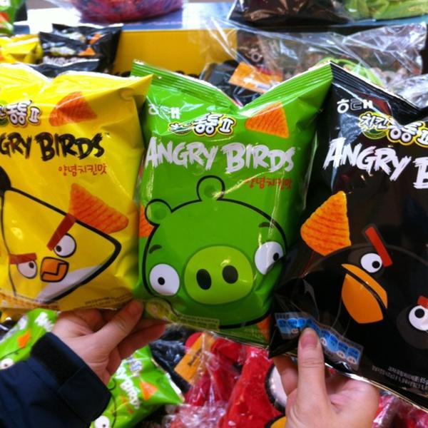 Photo taken at 이마트 (e-mart) by LEE J. on 4/29/2012-釜山广域市海云台511易买得超市 Photo taken at 이마트 (e-mart) by LEE J. on 4/29/2012