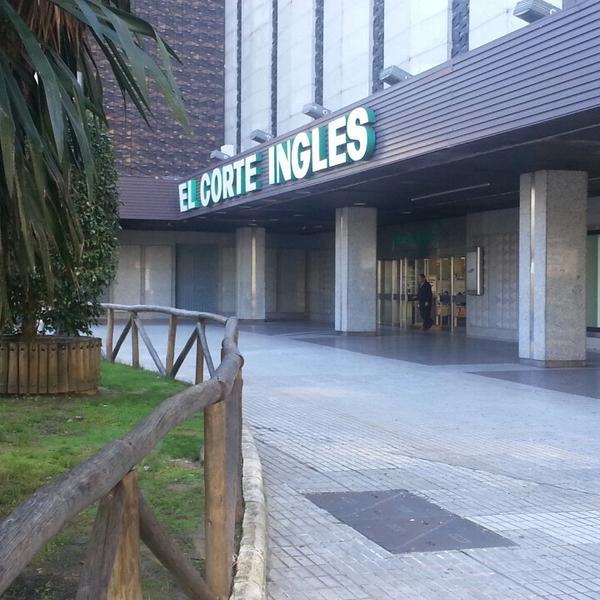 Photo taken at El Corte Inglés by Enrique R. on 4/6/2013-西班牙安达鲁西亚塞维利亚蒙托托路122-128 Photo taken at El Corte Inglés by Enrique R. on 4/6/2013