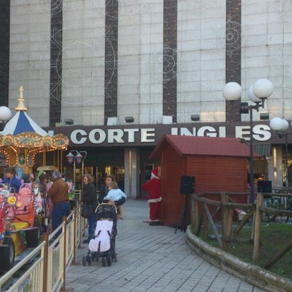 Photo taken at El Corte Inglés by Jorge R. on 12/1/2012-西班牙安达鲁西亚塞维利亚蒙托托路122-128 Photo taken at El Corte Inglés by Jorge R. on 12/1/2012