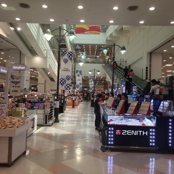 Photo taken at 홈플러스 (Home plus) by Jae Hyun K. on 5/17/2014