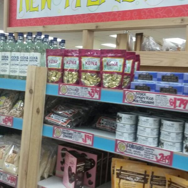Photo taken at Trader Joe's by Dianne -美国伊利诺斯州丹尼森市奥格登大道122 Photo taken at Trader Joe's by Dianne