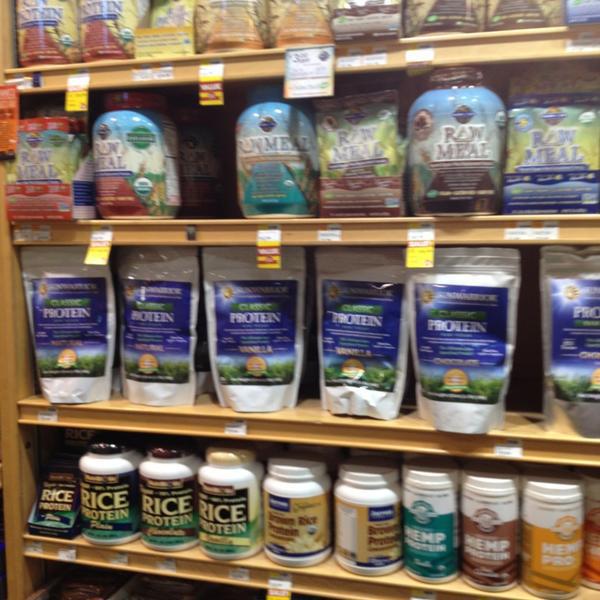 Photo taken at Whole Foods Market by Igael H. on 6/1/2013-伊利诺 芝加哥阿什兰大道3300(西学院街) Photo taken at Whole Foods Market by Igael H. on 6/1/2013