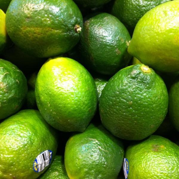 Photo taken at Whole Foods Market by Chelsea H. on 2/14/2012-伊利诺 芝加哥阿什兰大道3300(西学院街) Photo taken at Whole Foods Market by Chelsea H. on 2/14/2012