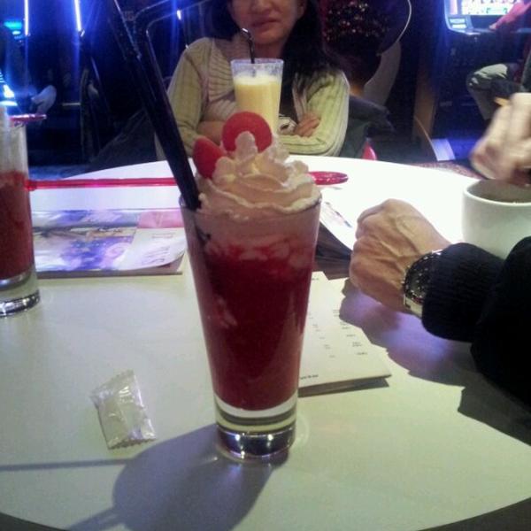 Photo taken at Casino Théâtre Barrière de Bordeaux by Chaima W. on 2/23/2013-法国阿基坦波尔多卡迪纳尔里奇奥德路 Photo taken at Casino Théâtre Barrière de Bordeaux by Chaima W. on 2/23/2013