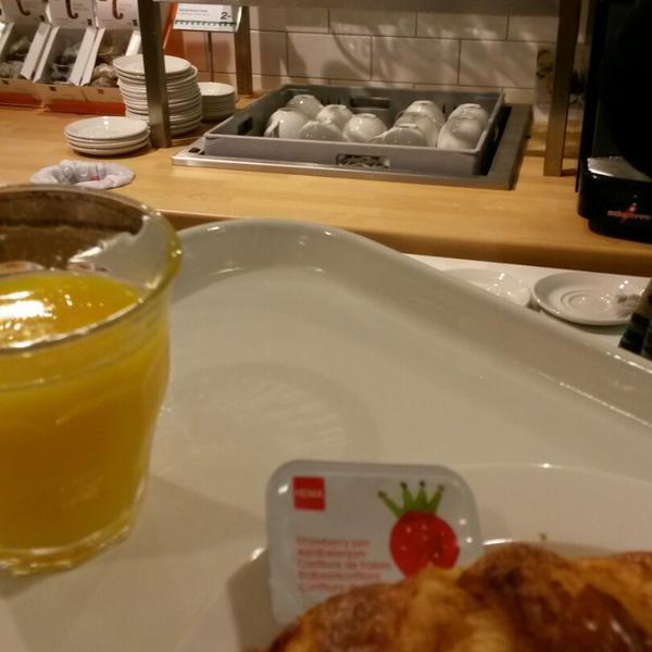 Photo taken at HEMA by Leen B. on 12/16/2014-荷兰南荷兰省鹿特丹市中心广场2号 Photo taken at HEMA by Leen B. on 12/16/2014