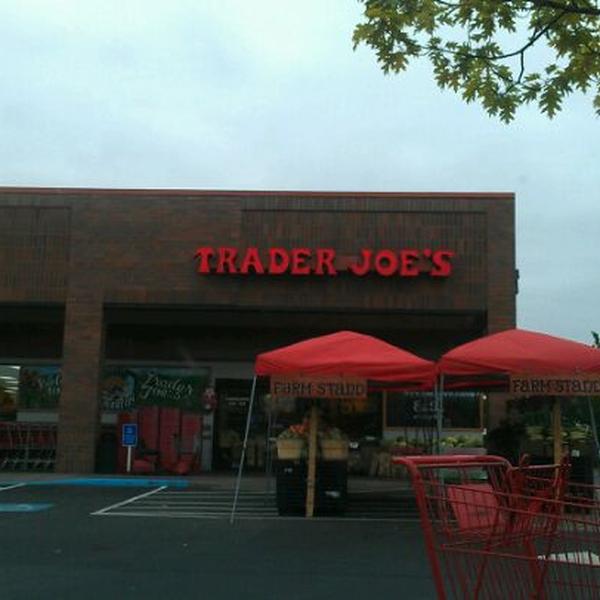 Trader Joe's乔氏连锁波特兰店 奥勒冈比弗顿西南比佛顿希尔斯代尔高速公路11753 （申银万国朗伯德大街）