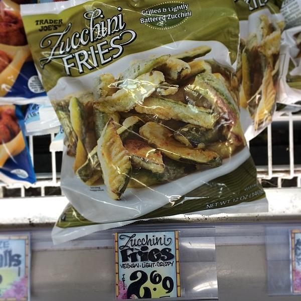 Photo taken at Trader Joe's by Angie C. on 4/18/2014-加尼福尼亚 圣安娜布里斯托尔街3329(西麦克阿瑟大道) Photo taken at Trader Joe's by Angie C. on 4/18/2014