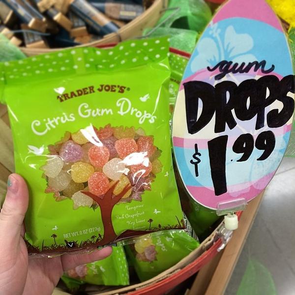 Photo taken at Trader Joe's by Angie C. on 4/18/2014-加尼福尼亚 圣安娜布里斯托尔街3329(西麦克阿瑟大道) Photo taken at Trader Joe's by Angie C. on 4/18/2014