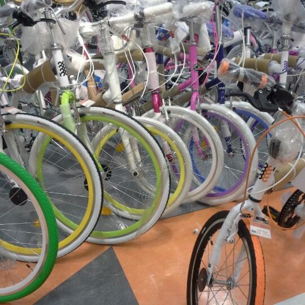 Photo taken at 이마트 / E-mart by Jessica K. on 7/1/2012-蔚山市南区48号易买得超市 Photo taken at 이마트 / E-mart by Jessica K. on 7/1/2012