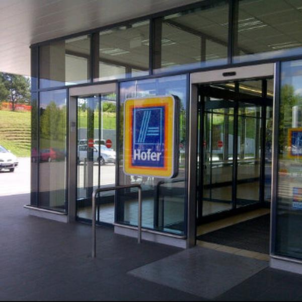 Photo taken at Hofer by Matej R. on 9/6/2011-斯洛文尼亚卢布尔雅那切斯塔呐布尔多105 Photo taken at Hofer by Matej R. on 9/6/2011