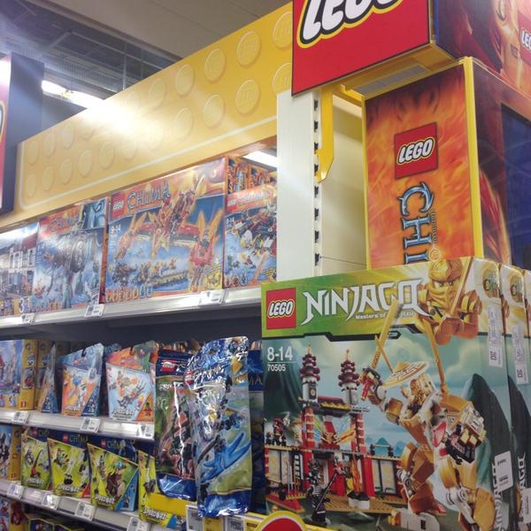 Photo taken at 홈플러스 (Home plus) by Branden L. on 11/8/2014-首尔特别市冠岳区909 Photo taken at 홈플러스 (Home plus) by Branden L. on 11/8/2014