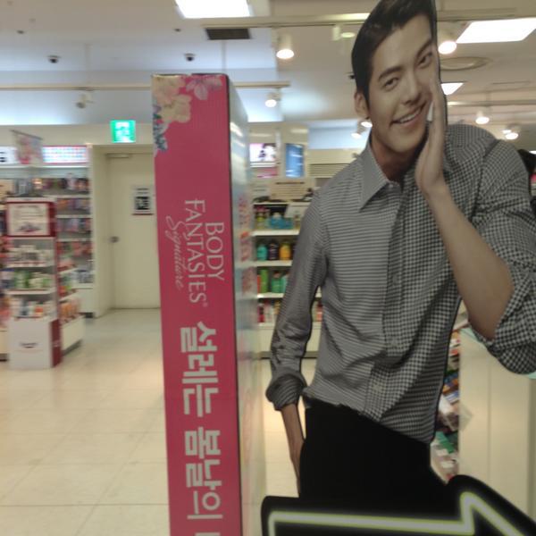 Photo taken at 롯데마트 (LOTTE Mart) by Mui M. on 3/18/2015