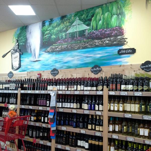 Photo taken at Trader Joe's by Katrina W. on 10/13/2013-佛罗里达州塔拉赫西市托马斯维尔路3425号 Photo taken at Trader Joe's by Katrina W. on 10/13/2013