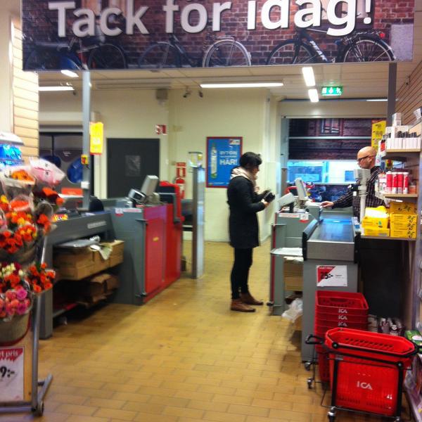Photo taken at ICA Supermarket Majorna by M H. on 5/12/2015