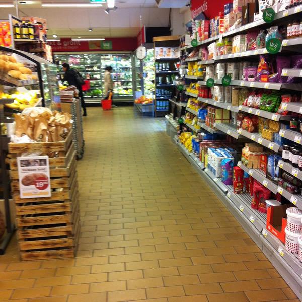 Photo taken at ICA Supermarket Majorna by M H. on 5/12/2015
