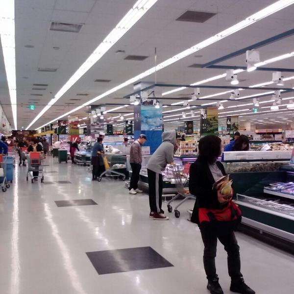 Photo taken at 이마트 (E-Mart) by Tae-ho K. on 4/25/2013