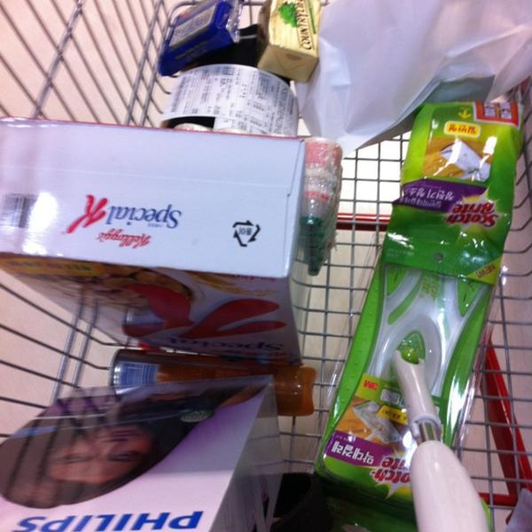 Photo taken at 홈플러스 / Home Plus by 하영 on 8/28/2012