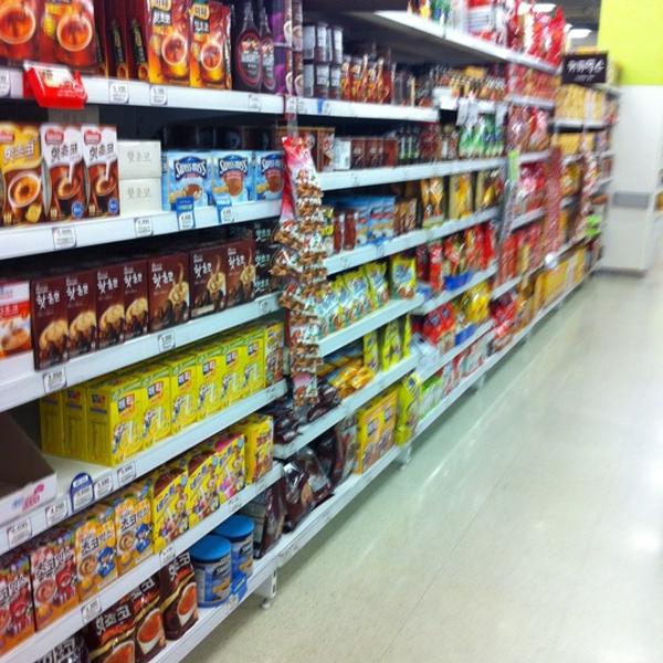 Photo taken at 홈플러스 (Home plus) by N.Kyung Cheol 싱. on 10/3/2012